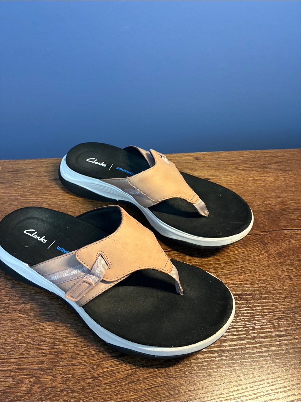 Clarks Black Footbed Tan Leather Thong Sandals